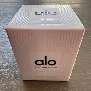 NIB Alo Signature Candle, 2 oz.